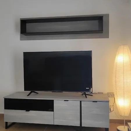 Apartamento Brand New Appt Near Beach, Train And Airport