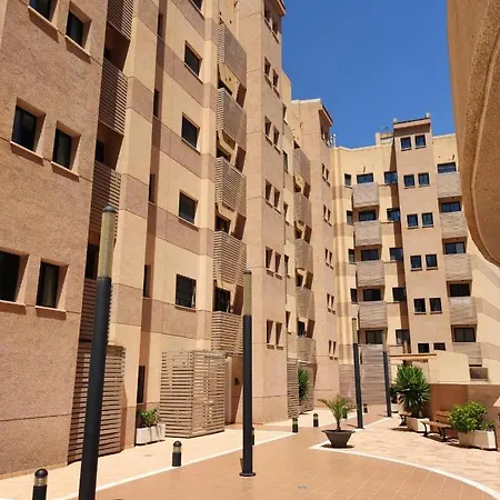 Brand New Appt Near Beach, Train And Airport *